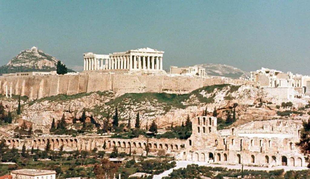 LA ARQUITECTURA DE LA ANTIGUA GRECIA Y SUS IMPORTANTES TEMPLOS LA ARQUITECTURA DE LA ANTIGUA GRECIA Y SUS IMPORTANTES TEMPLOS