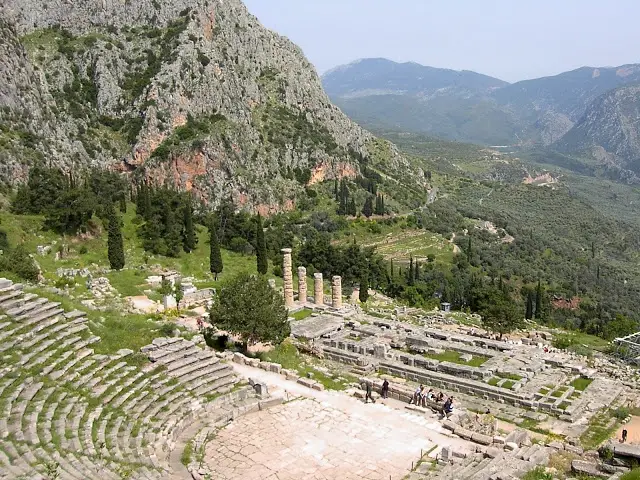 Templo de Apolo en Delfos 